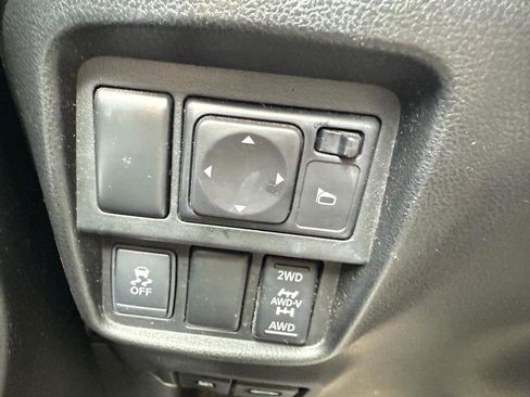 Used 2015 Nissan Juke S image 11