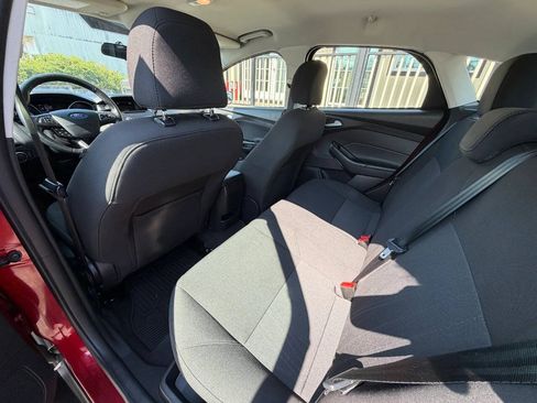 Used 2017 Ford Focus SE w/ Cold Weather Package FWD image 15