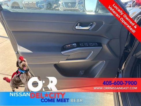 New 2025 Nissan Pathfinder SL w/ Lighting Package (N92) image 15