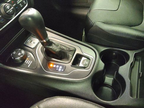 Used 2021 Jeep Cherokee Latitude Lux w/ Comfort/Convenience Group AWD/4WD image 26