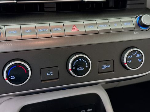 Used 2024 Hyundai Kona SE image 17