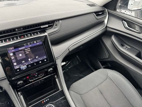 Used 2023 Jeep Grand Cherokee Laredo image 25