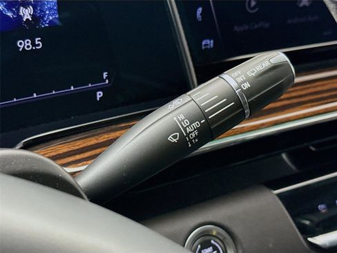 Used 2022 Cadillac Escalade Premium Luxury image 8