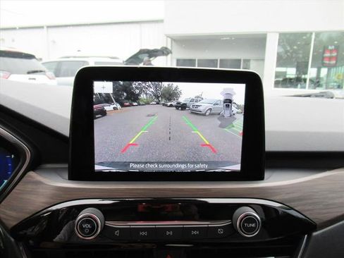 Used 2020 Ford Escape Titanium image 22