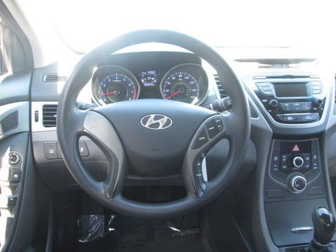 Used 2014 Hyundai Elantra SE image 14