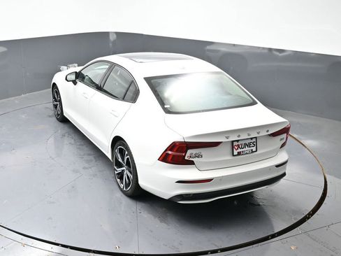 Used 2024 Volvo S60 B5 Core image 47