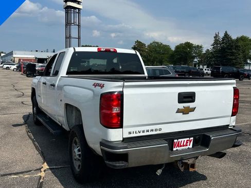 Used 2019 Chevrolet Silverado 2500 W/T AWD/4WD image 2