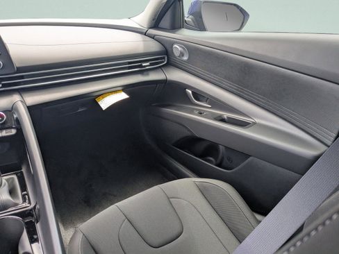 New 2025 Hyundai Elantra Blue image 18