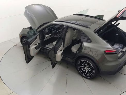 Used 2024 Porsche Macan 4 Electric image 27