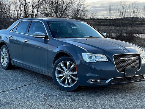 Used 2019 Chrysler 300 Limited w/ Safetytec Plus Group image 1