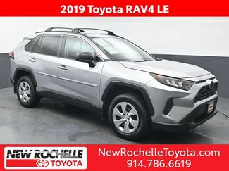 Used 2019 Toyota RAV4 LE image 1