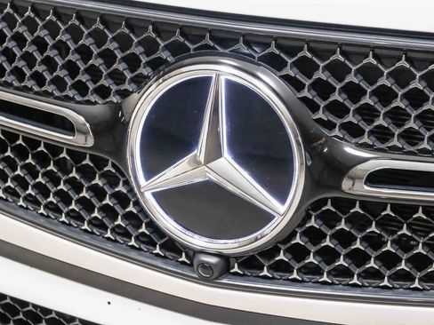 Used 2025 Mercedes-Benz GLC 350e 4MATIC image 13