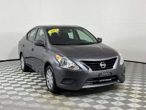 Used 2019 Nissan Versa S Plus FWD image 3