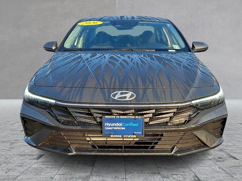 Used 2026 Hyundai Elantra SE FWD image 2