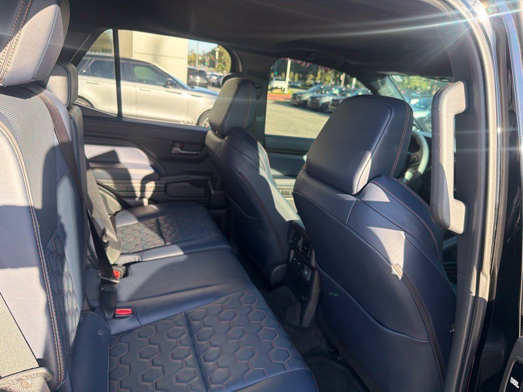 Used 2025 Toyota 4Runner Platinum AWD/4WD image 10