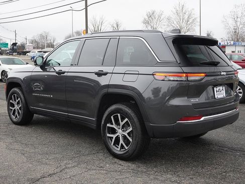 Used 2025 Jeep Grand Cherokee Limited image 12