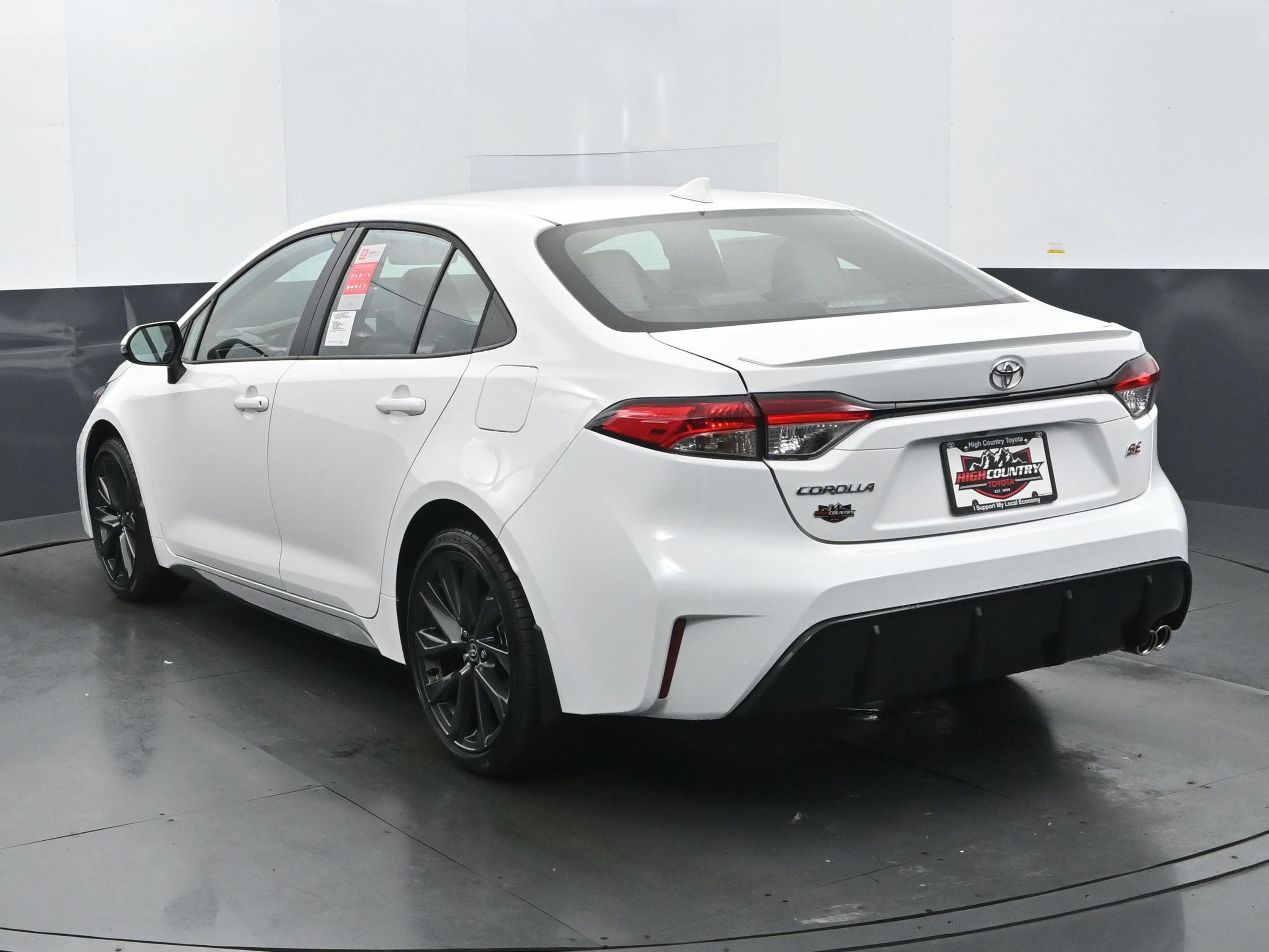 Used 2026 Toyota Corolla SE FWD image 4