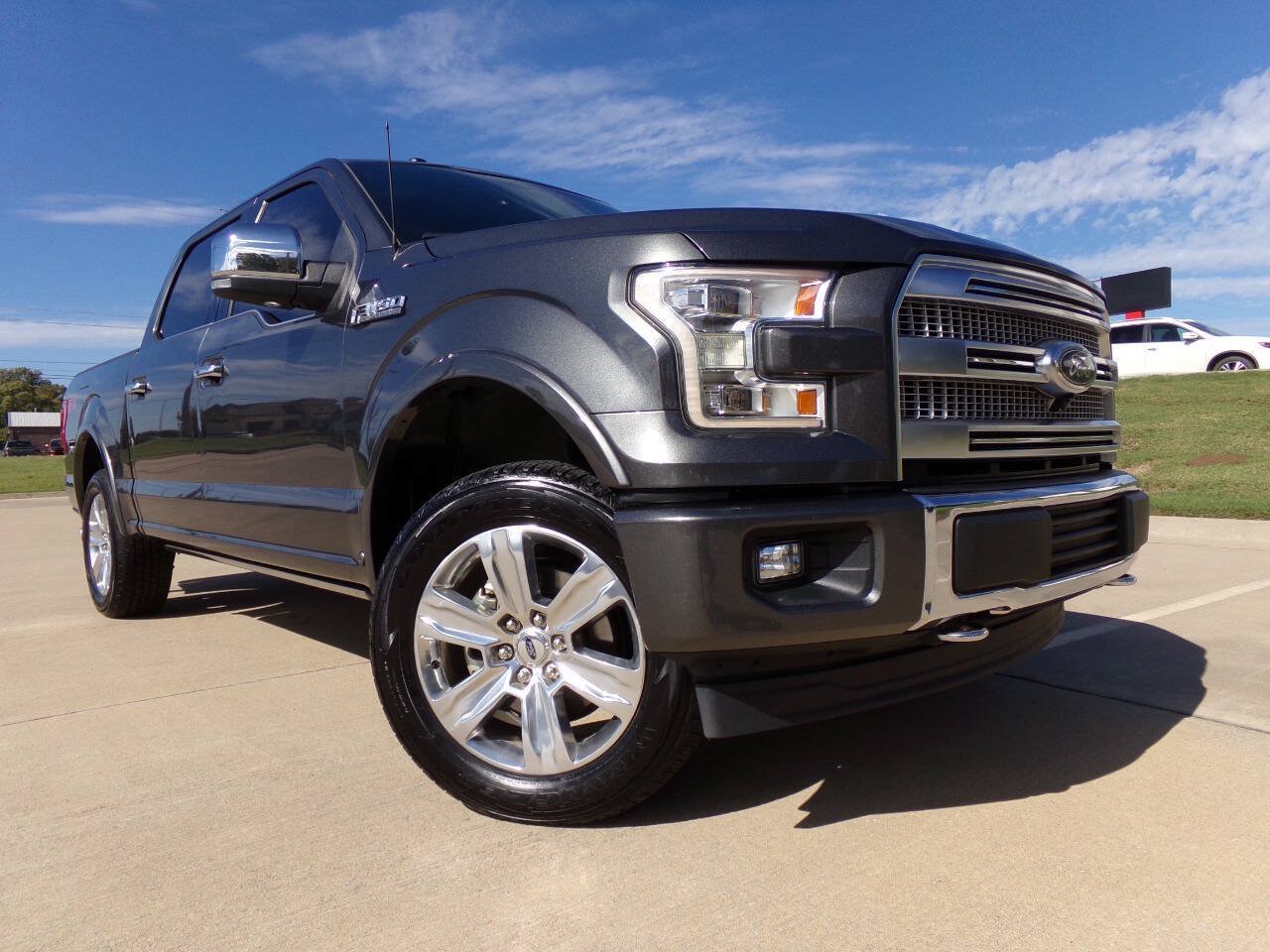 Used 2017 Ford F150 Platinum w/ Equipment Group 701A Luxury AWD/4WD image 2
