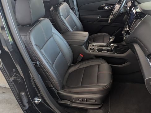 Used 2023 Chevrolet Traverse RS FWD image 21