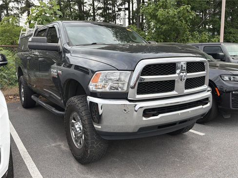 Used 2017 RAM 2500 Tradesman w/ Chrome Appearance Group AWD/4WD image 3