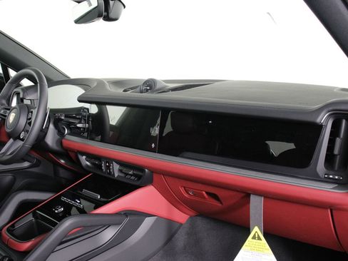 New 2026 Porsche Cayenne Coupe AWD/4WD image 15