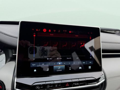 Used 2025 Jeep Compass Limited image 22