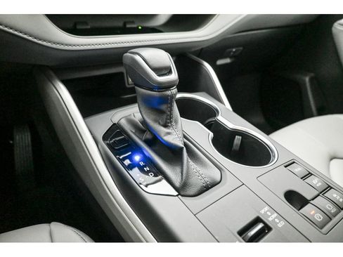 Used 2025 Toyota Highlander XLE image 14