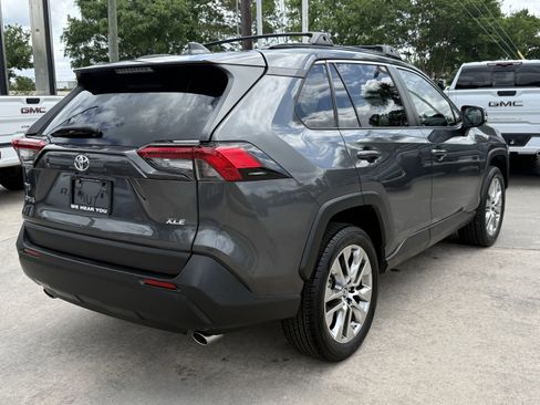 Used 2019 Toyota RAV4 XLE Premium image 5