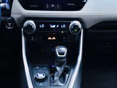 Used 2024 Toyota RAV4 Limited image 17