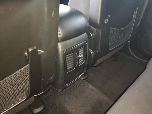 Used 2022 Jeep Grand Cherokee Laredo E image 10