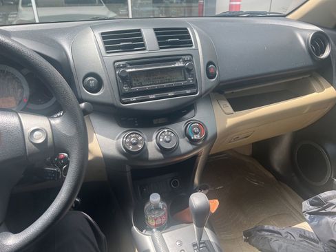 Used 2012 Toyota RAV4 4WD V6 w/ Tow Prep Pkg image 12