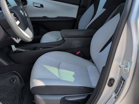 Used 2017 Toyota Prius Two w/ Carpet Mat Package FWD image 11