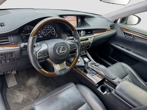 Used 2016 Lexus ES 350 w/ Ultra Luxury Package FWD image 7