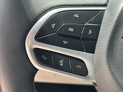Used 2024 Chrysler Pacifica Touring-L FWD image 23