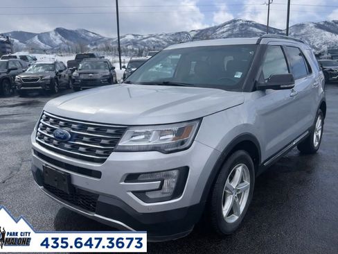 Used 2016 Ford Explorer XLT w/ Equipment Group 202A image 6