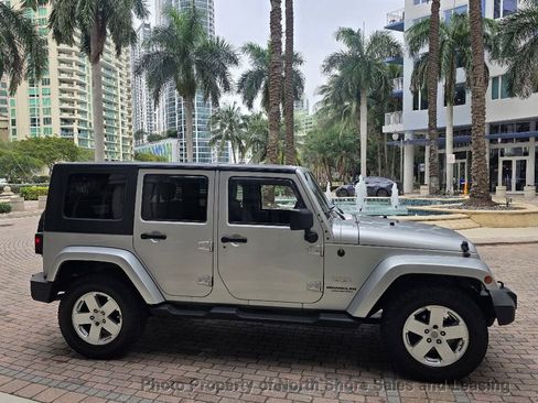 Used 2008 Jeep Wrangler Unlimited Sahara w/ Dual Top Group image 72