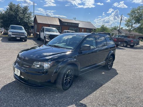 Used 2018 Dodge Journey SE w/ Popular Equipment Group image 4
