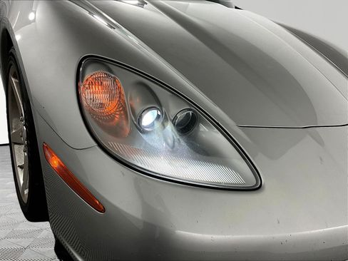 Used 2005 Chevrolet Corvette Coupe w/ Preferred Equipment Group RWD image 32