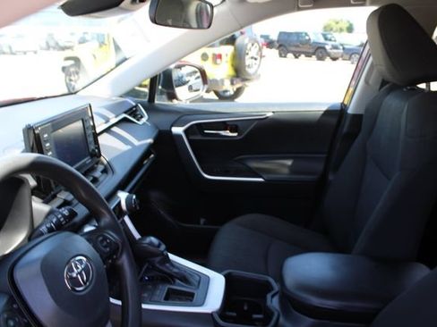 Used 2022 Toyota RAV4 XLE FWD image 32