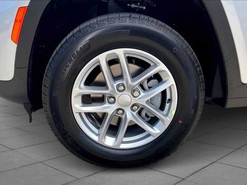 New 2025 Jeep Grand Cherokee Laredo X w/ Luxury Tech Group I image 11