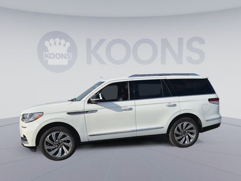 Used 2023 Lincoln Navigator Reserve AWD/4WD image 8