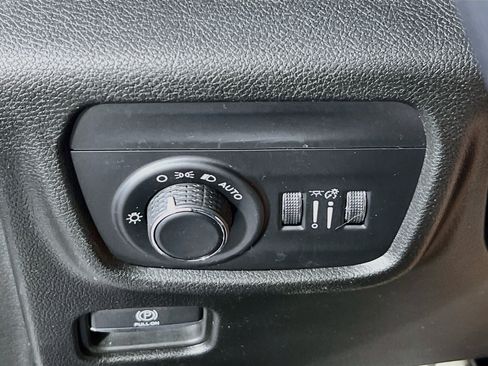 Used 2023 Jeep Grand Cherokee Altitude AWD/4WD image 10