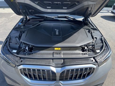 Used 2024 BMW i5 eDrive40i w/ Premium Package image 29