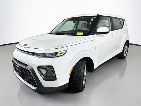 Used 2020 Kia Soul LX FWD image 3