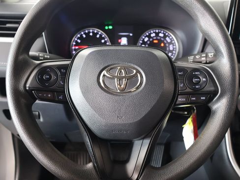 Used 2022 Toyota RAV4 LE FWD image 3