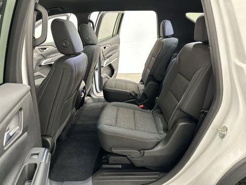 Used 2025 Chevrolet Traverse LT FWD image 21