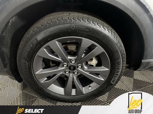 Used 2023 Ford Explorer XLT w/ Equipment Group 202A AWD/4WD image 21