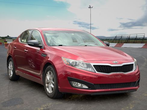 Used 2013 Kia Optima LX FWD image 2