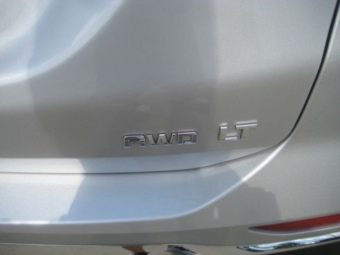 Used 2021 Chevrolet Equinox LT w/ LPO, Cargo Package AWD/4WD image 7