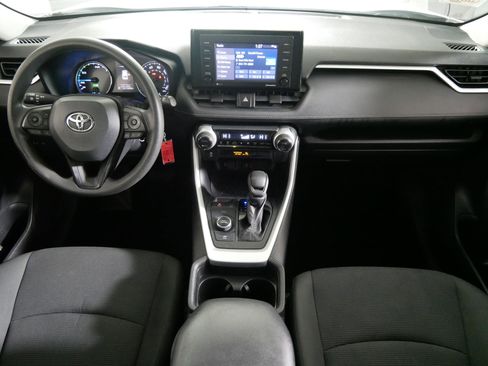Used 2020 Toyota RAV4 LE image 10